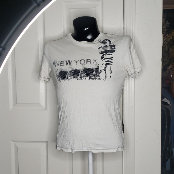 🤯3/$12 Banana Republic New York White Top Small